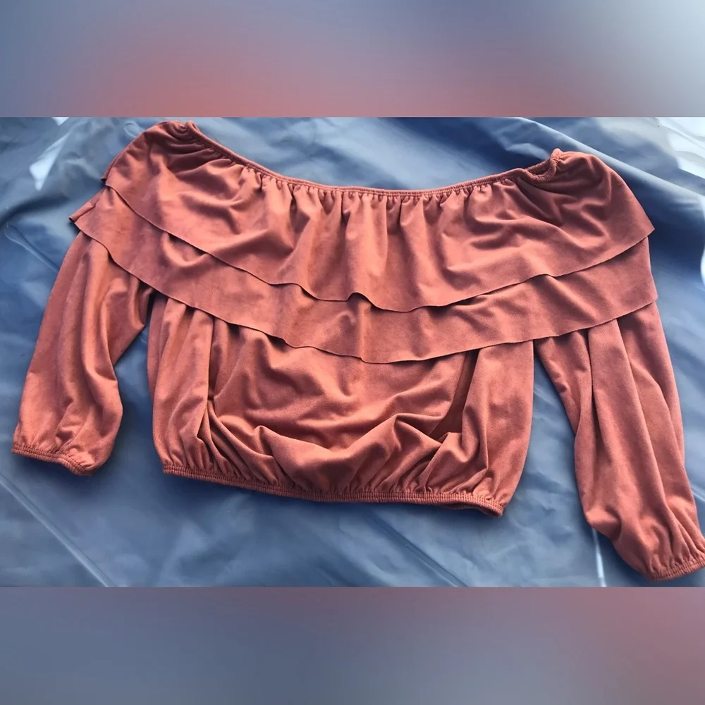NWOT Charlotte Russe Faux Suede Ruffled Off-the-Shoulder Cropped Sleeved Top - S - Picture 8 of 9